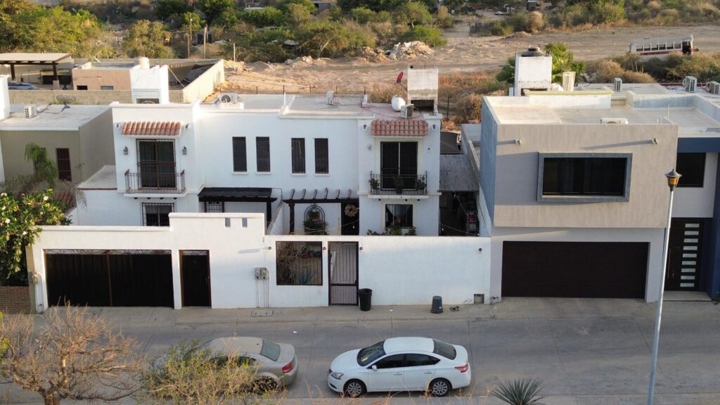 Los Cabos La Cima This House perfectly located in El Tezal Cabo San Lucas offer less than 5 minutes drive to El medano beach, costco, Soriana super market(24hrs) school, hospital walmart and many restaurants, with also ocean – #28 Chimalpa, San Jose del Cabo, BS