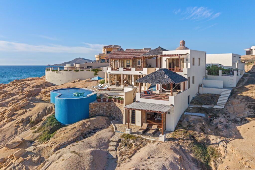 Los Cabos Vista Vela Sunset This property features 4 bedrooms and 4.5 bathrooms, an open-concept living and dining area, and a well-distributed kitchen. The design integrates indoor and outdoor living with a private garden, terrace, and a large private rooftop, perfect to create a lounge, BBQ area, or entertainment space.Additional features include covered parking and generous outdoor areas that enhance the lifestyle experience.Amenities:6 swimming poolsFully equipped fitness centerClubhousePadel and pickleball courtsLandscaped gardens and green areasPutting green24/7 gated securityControlled accessIdeal as a primary residence or investment property in Cabo San Lucas. – 75 Avenue de Marlin, Pacific, BS