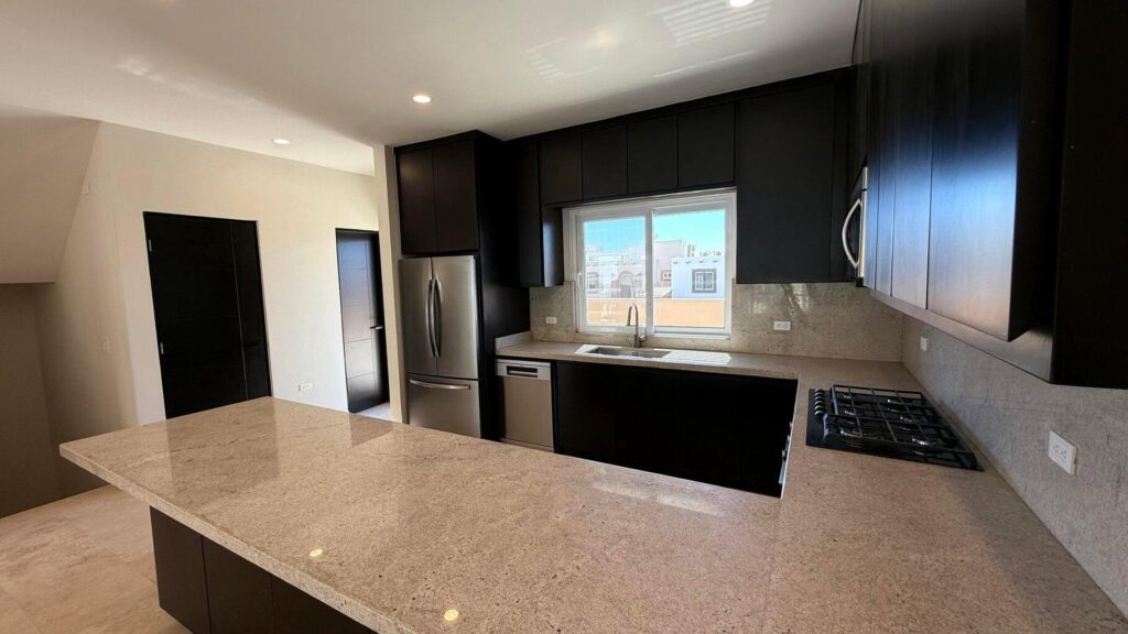 Los Cabos Cumbre Del Tezal Luxury finishes include marble flooring, wood kitchen with granite countertops, built-in wooden closets in all bedrooms, and vanities with tempered glass shower doors in all 3.5 baths. Fully equipped with 5 Gree inverter mini-split A/C units (3 × 1-ton, 2 × 2-ton), LG 22' French Door refrigerator, Whirlpool gas stove, and 1.7 cu ft microwave hood. Additional features: rooftop with bar, grill & sink, private terrace, storage, WiFi smart lock, private 5,000-liter cistern, and termite prevention system. Community: pool, gym, sports courts, kids' area, 3 clubhouses & 24/7 gated security – Cam Al Tezal, Cabo Corridor, BS