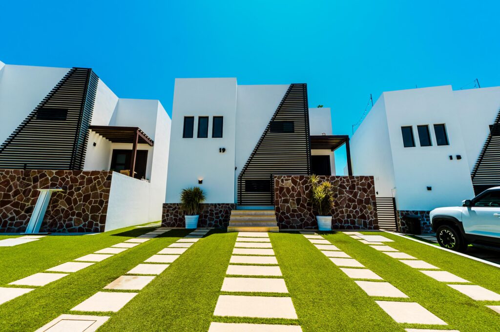 Los Cabos Cumbre Del Tezal Luxury finishes include marble flooring, wood kitchen with granite countertops, built-in wooden closets in all bedrooms, and vanities with tempered glass shower doors in all 3.5 baths. Fully equipped with 5 Gree inverter mini-split A/C units (3 × 1-ton, 2 × 2-ton), LG 22' French Door refrigerator, Whirlpool gas stove, and 1.7 cu ft microwave hood. Additional features: rooftop with bar, grill & sink, private terrace, storage, WiFi smart lock, private 5,000-liter cistern, and termite prevention system. Community: pool, gym, sports courts, kids' area, 3 clubhouses & 24/7 gated security – casa Cumbres del Tezal, Cabo Corridor, Cabo Corridor, BS