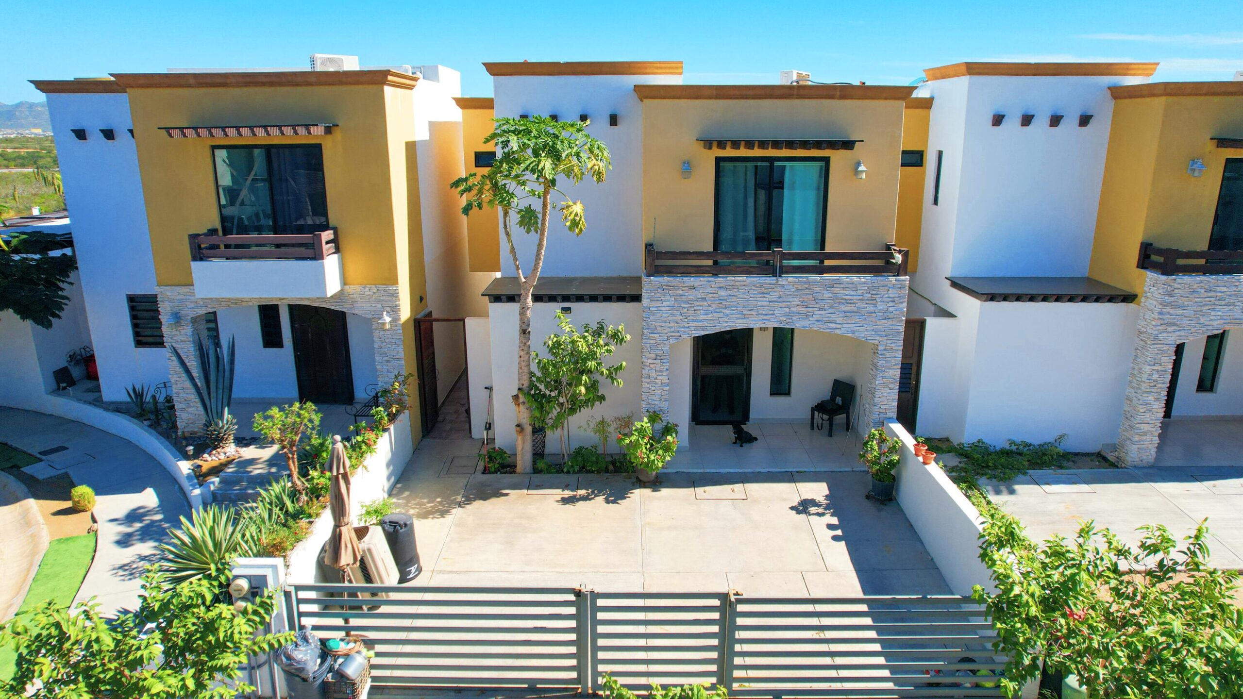 Los Cabos Pedregal Csl Welcome to your cozy piece of paradise in the heart of Pedregal! This lovely 4-bedroom, 3-bathroom home is full of classic Mexican charm. Beautifully maintained, the house has a warm, cheerful energy that makes you feel right at home the moment you walk through the door.Enjoy relaxing afternoons and stunning Marina for sale