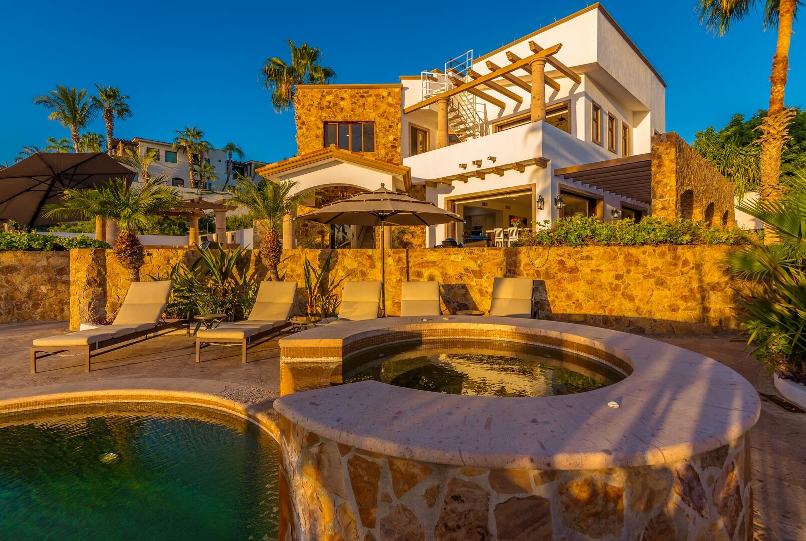 Los Cabos Cresta Del Mar Located in the gated and guarded community of Cresta del Mar, Casa Marcus sits perched well above street level affording it amazing ocean and arch – 96 Calle Principal Cresta del Mar, Cabo Corridor, BS
