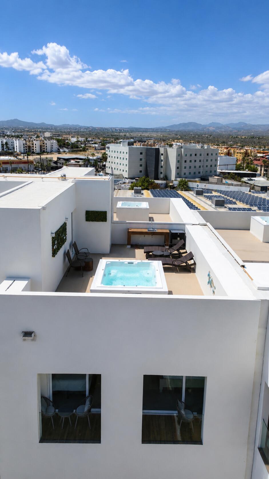 Los Cabos Marea Los Cabos Departamento de 2 recámaras y 3 baños completos en Marea Los Cabos. Se entrega totalmente amueblado y equipado, listo para habitar o generar ingresos por renta. Cuenta con roof privado con jacuzzi, acabados contemporáneos y una ubicación privilegiada a pocos minutos de Playa El Médano, la Marina de Cabo San Lucas, restaurantes, comercios y servicios.Fully furnished and equipped 2-bedroom, 3-bathroom condo at Marea Los Cabos. Features a private rooftop with jacuzzi, contemporary finishes, and an excellent location just minutes from Medano Beach, the Cabo San Lucas Marina, restaurants, shopping, and essential services for sale